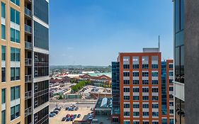 Chic 2Br Condo In Vibrant Downtown Calgary